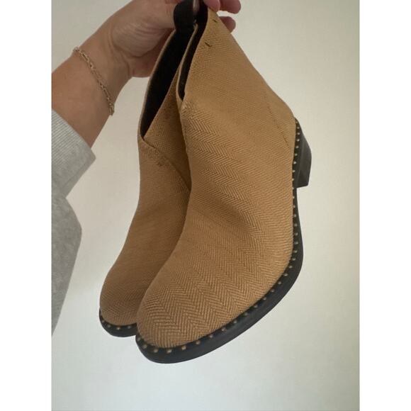 Charleston Shoe Co., Barcelona Embellished Comfort Bootie in Wheat, Size 9 - Picture 7 of 8
